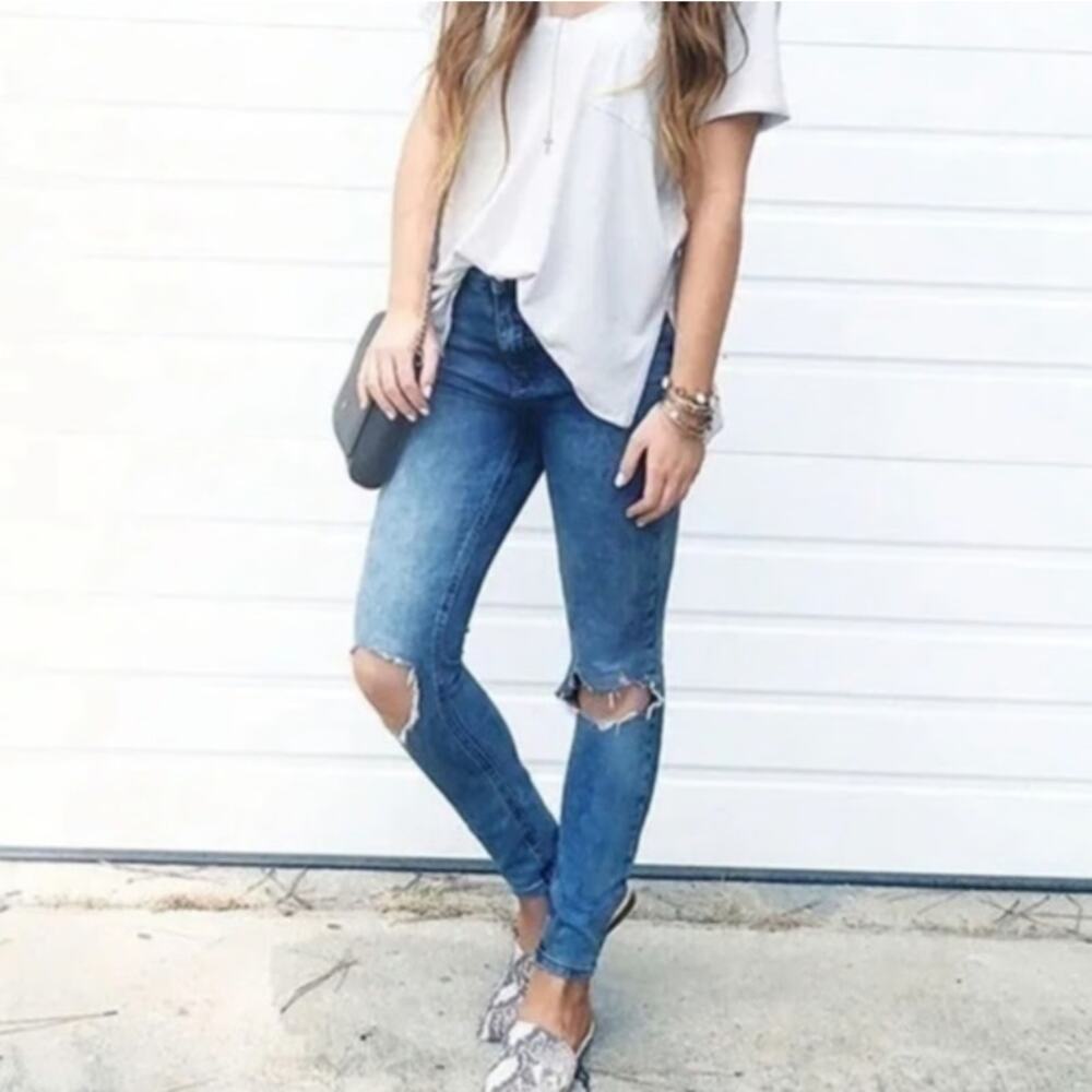 FREE PEOPLE busted knee stretch skinny jeans size 28 medium wash mid rise
